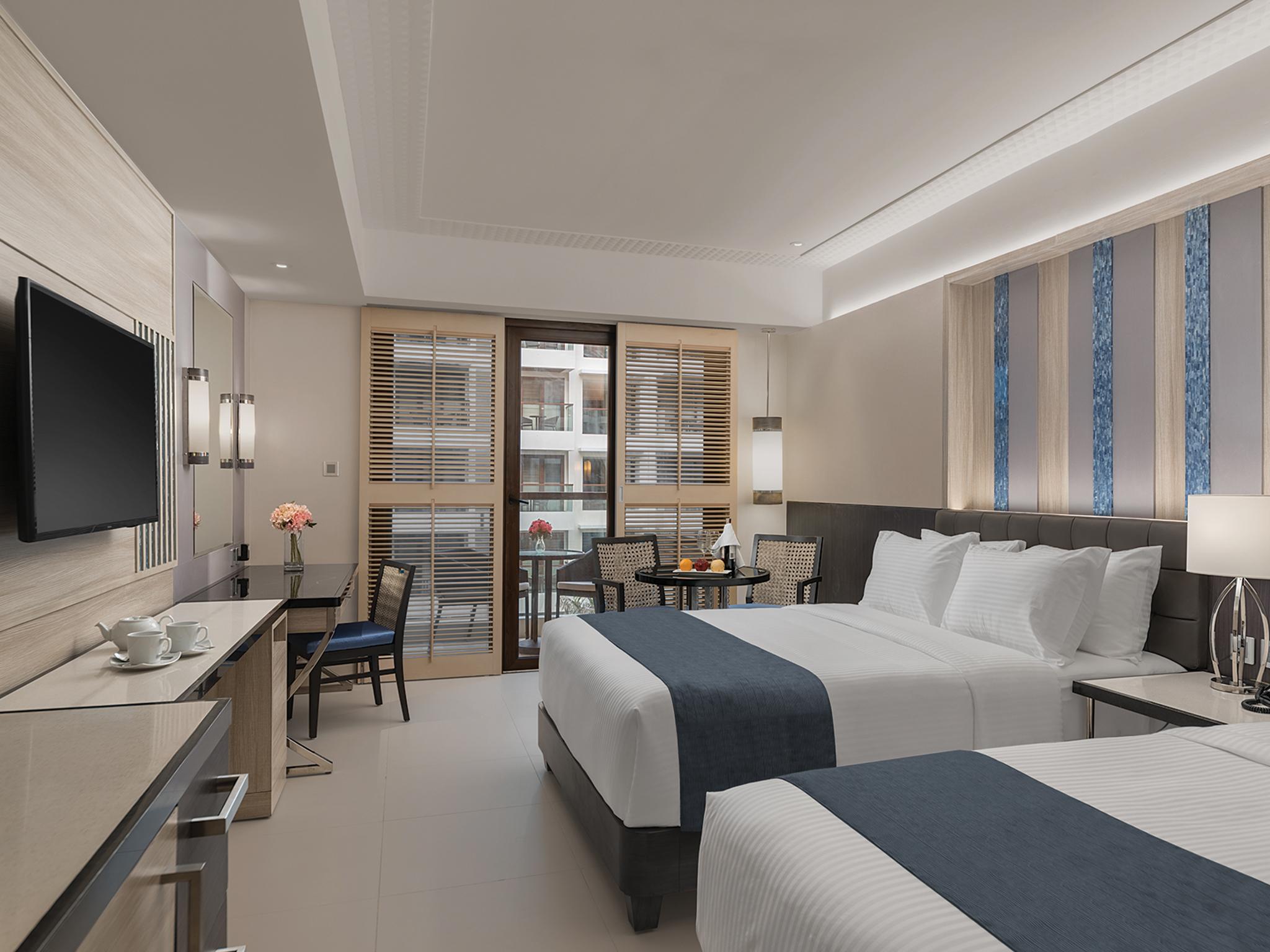 Henann Palm Beach Resort Balabag  Εξωτερικό φωτογραφία