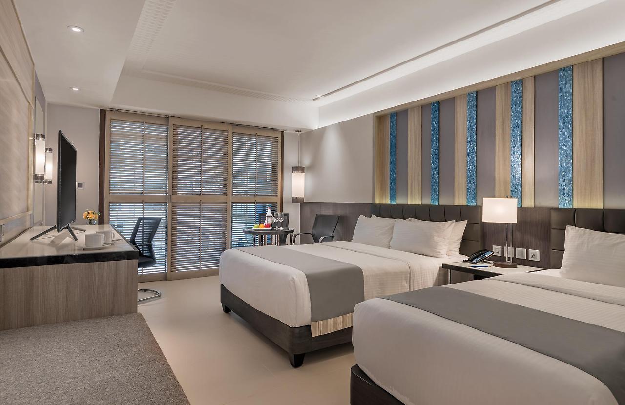 Henann Palm Beach Resort Balabag  Εξωτερικό φωτογραφία Deluxe Room