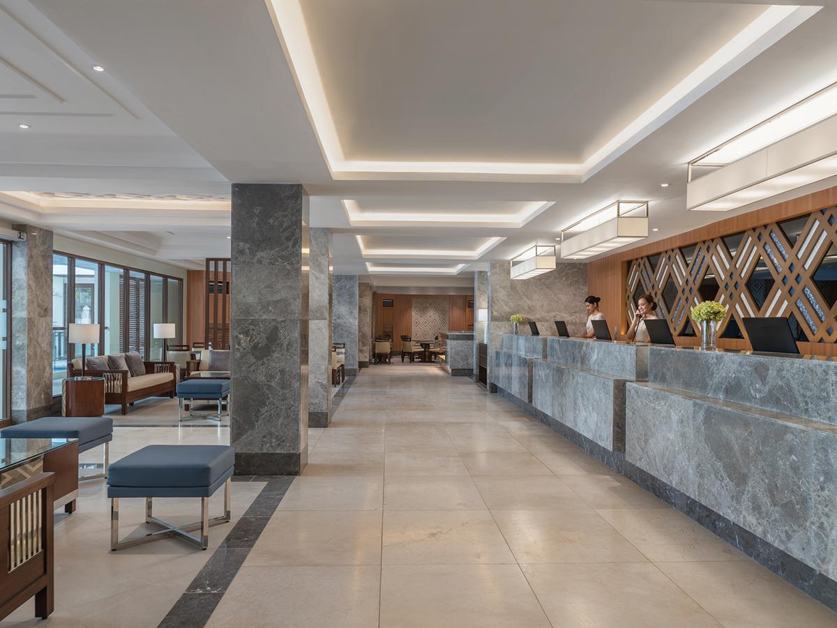 Henann Palm Beach Resort Balabag  Εξωτερικό φωτογραφία The lobby of the hotel