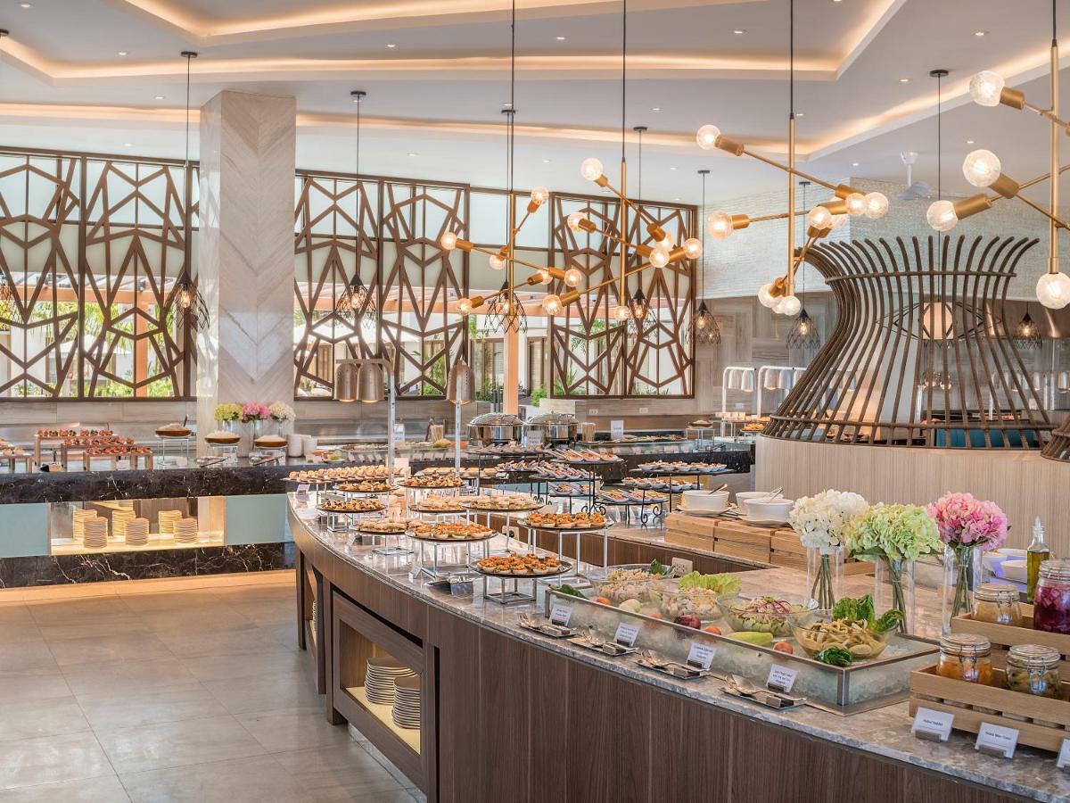 Henann Palm Beach Resort Balabag  Εξωτερικό φωτογραφία The buffet at the hotel