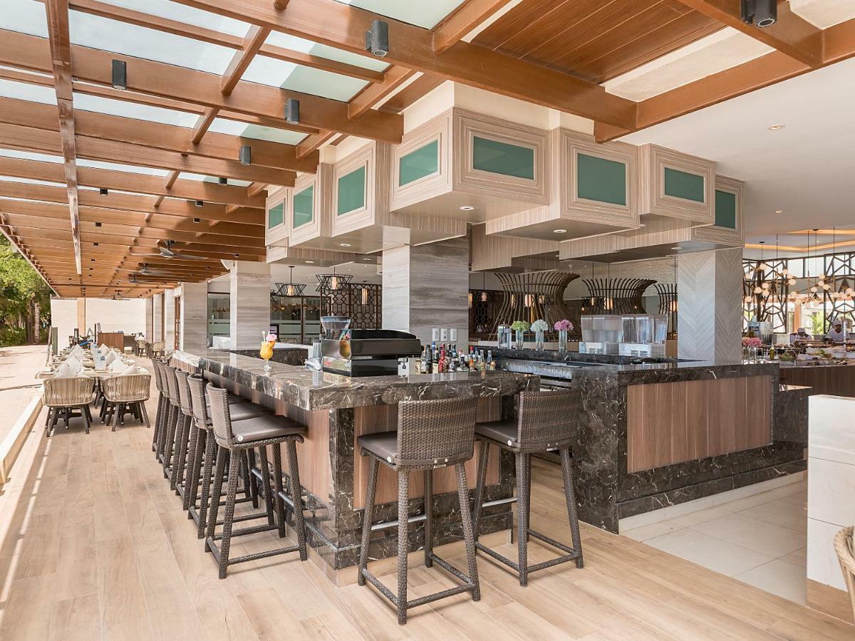 Henann Palm Beach Resort Balabag  Εξωτερικό φωτογραφία The kitchen